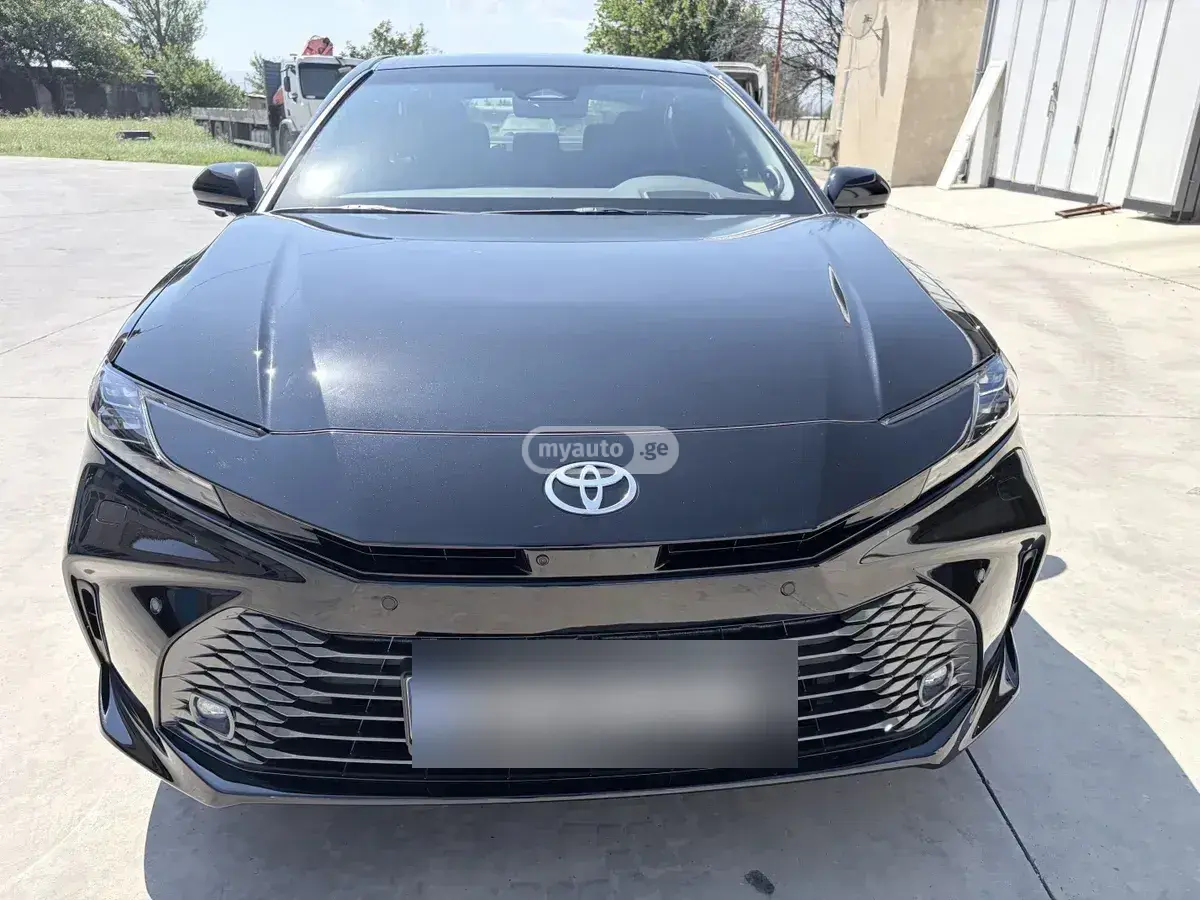Toyota Camry 2026 — photo 2