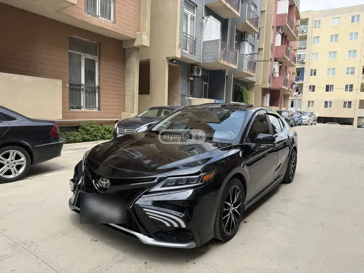 Toyota Camry 2022 — photo 2