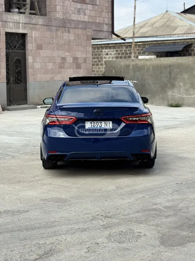 Toyota Camry 2023 — photo 2