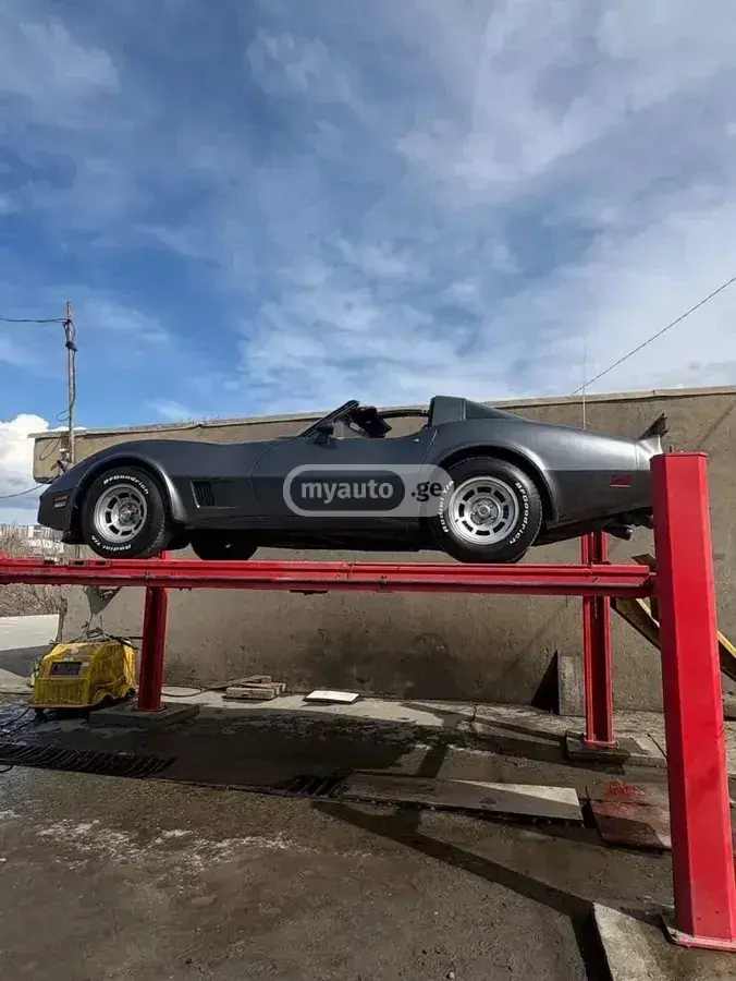 Chevrolet Corvette 1982 — photo 2