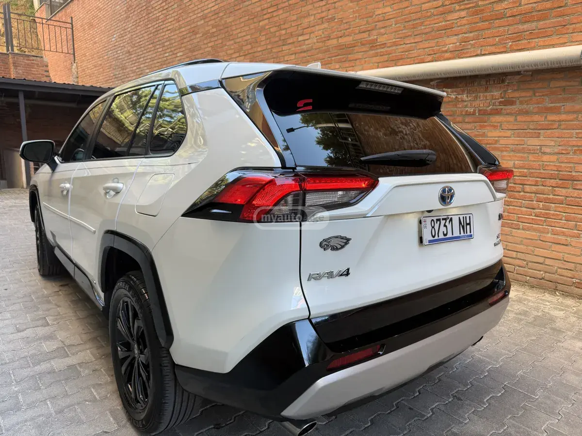 Toyota RAV4 2022 — photo 2