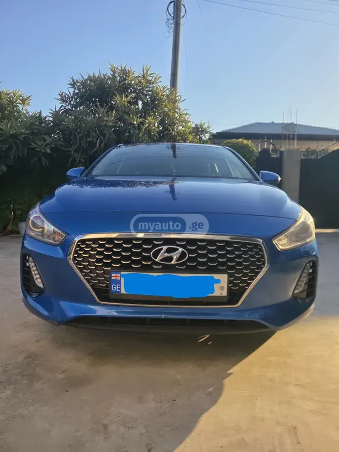 Hyundai Elantra GT 2018 — photo 2