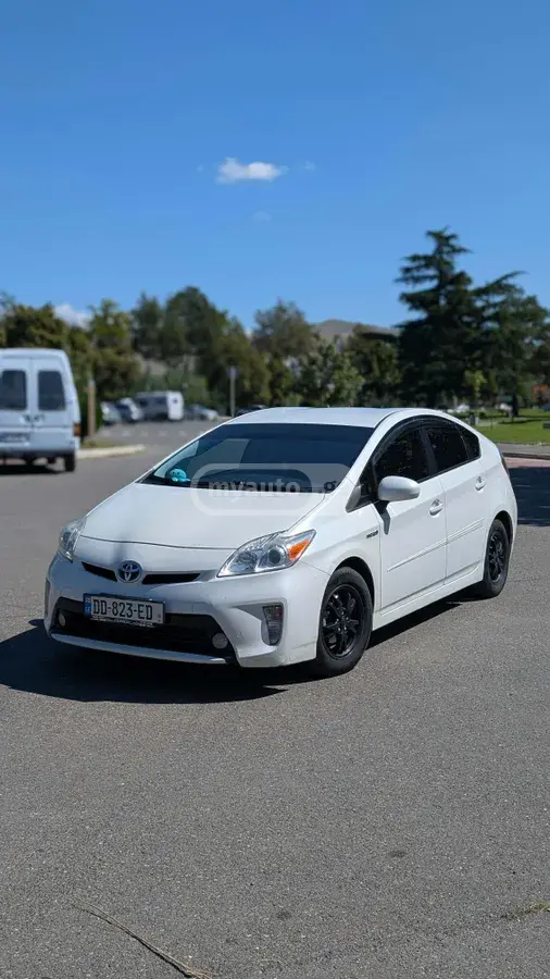Toyota Prius 2013 — photo 2