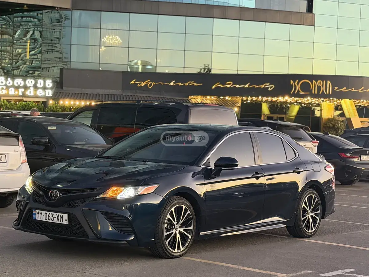 Toyota Camry 2019 — photo 2
