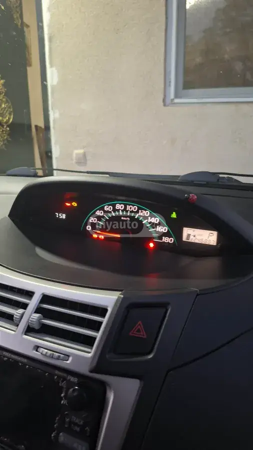 Toyota Vitz 2006 — photo 2
