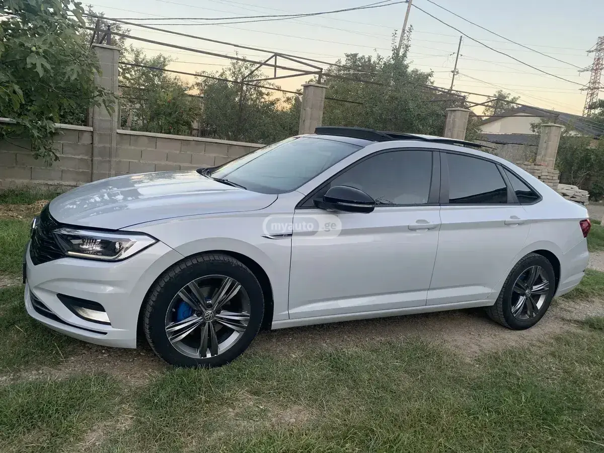 Volkswagen Jetta 2018 — photo 2