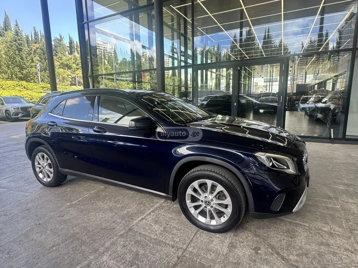 Mercedes-Benz GLA 200