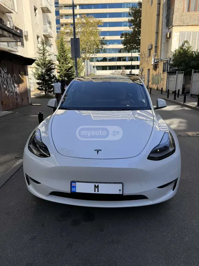 Tesla Model Y 2022 — photo 2