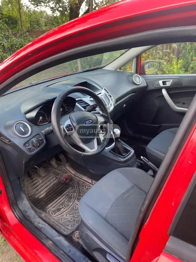 Ford Fiesta 2012 — photo 2