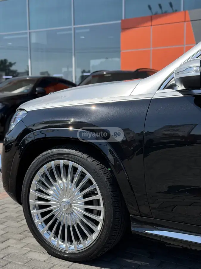 Mercedes-Benz GLS 600 2023 — photo 2