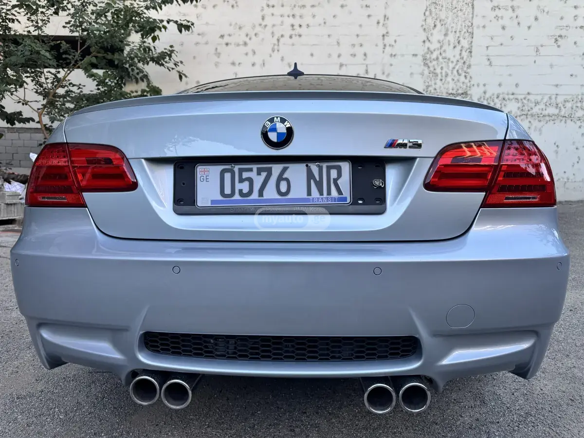 BMW M3 2011 — photo 2