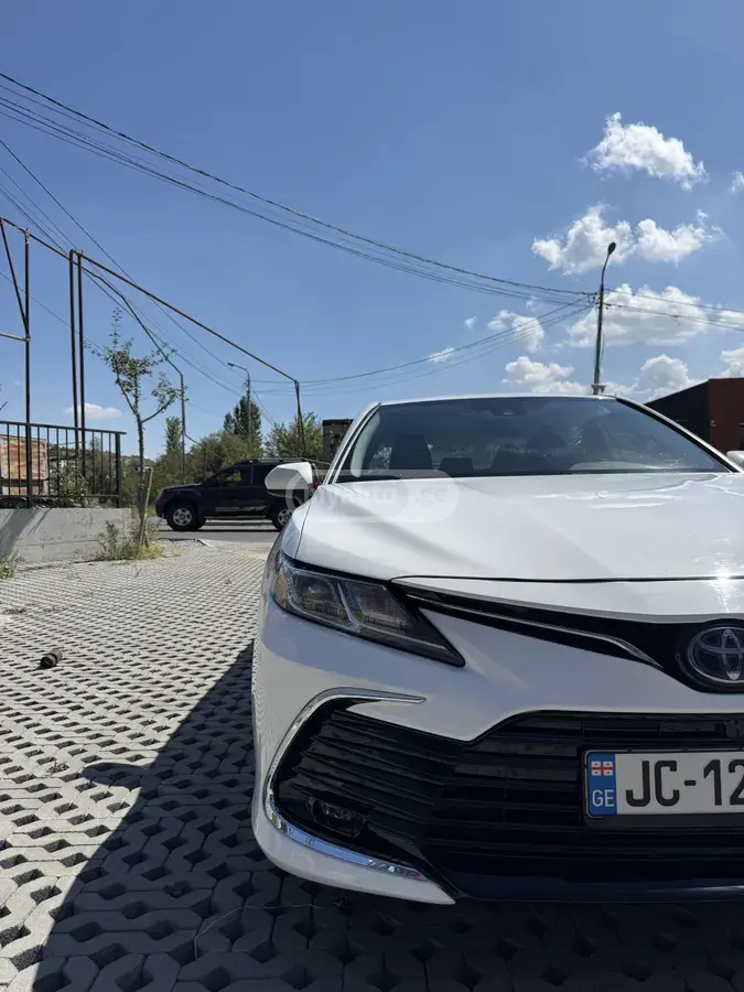 Toyota Camry 2020 — photo 2