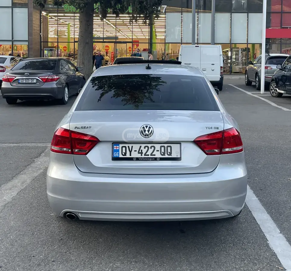 Volkswagen Passat 2015 — photo 2