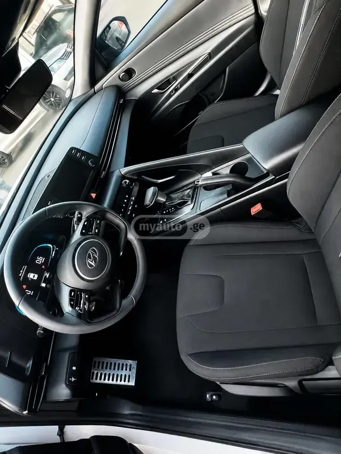 Hyundai Elantra 2025 — photo 2