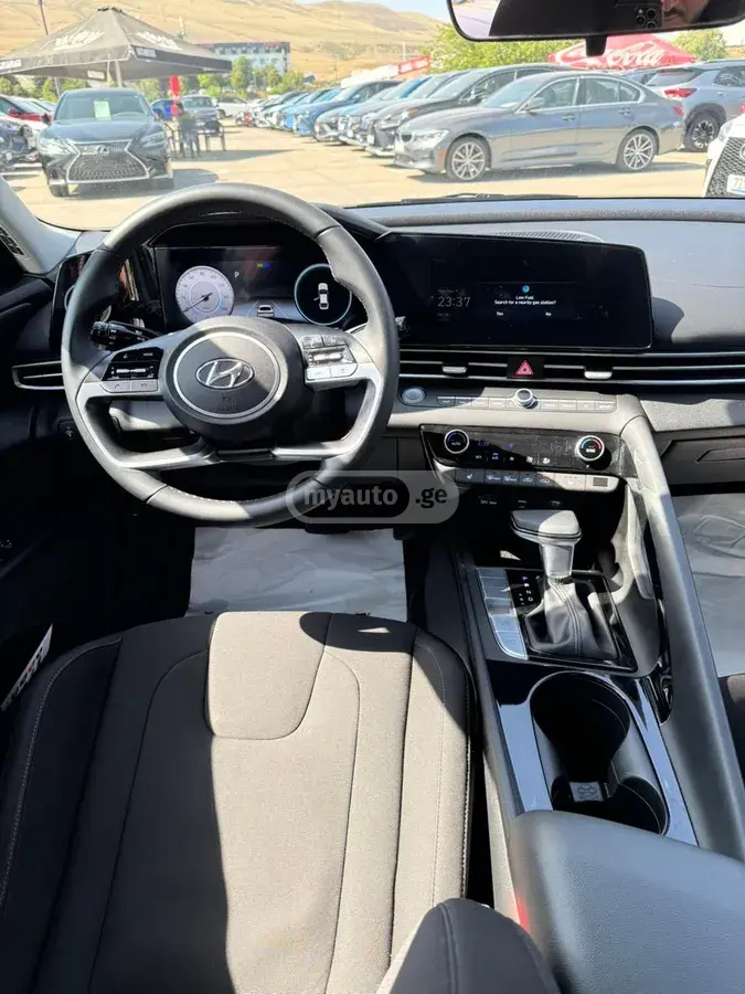 Hyundai Elantra 2022 — photo 2
