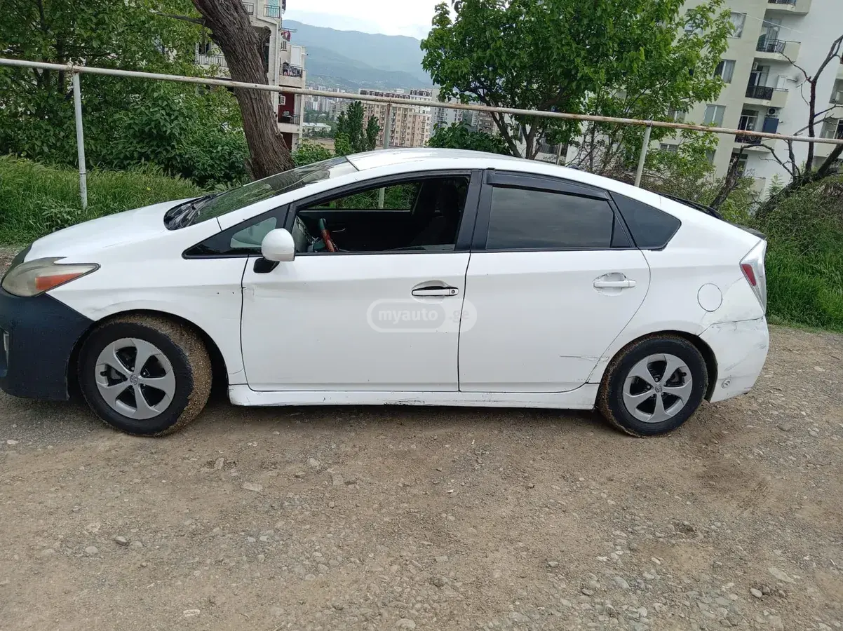 Toyota Prius 2014 — photo 2