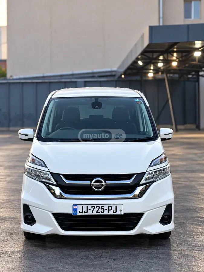 Nissan Serena 2017 — photo 2