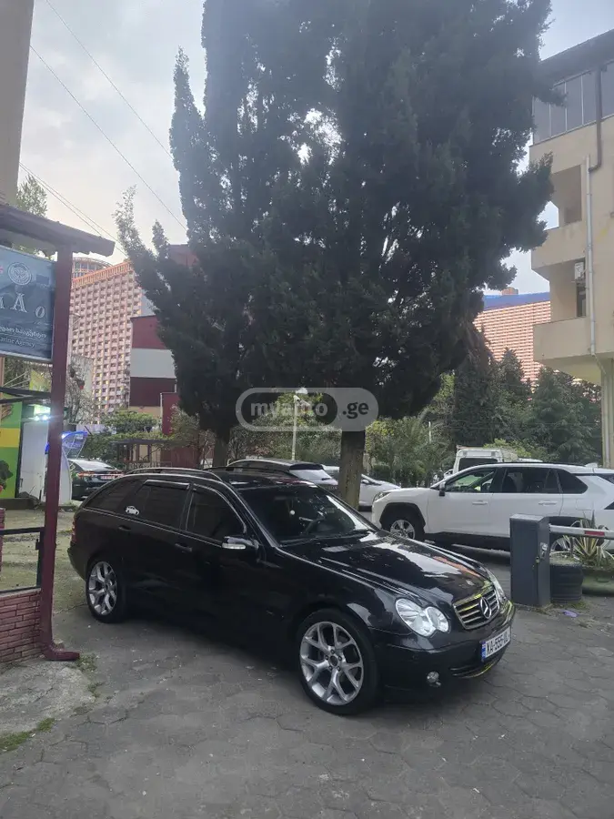 Mercedes-Benz C 220 2004 — photo 2