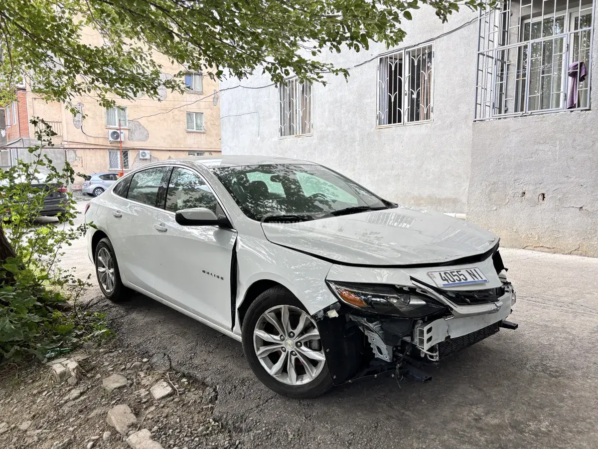 Chevrolet Malibu 2022 — photo 2