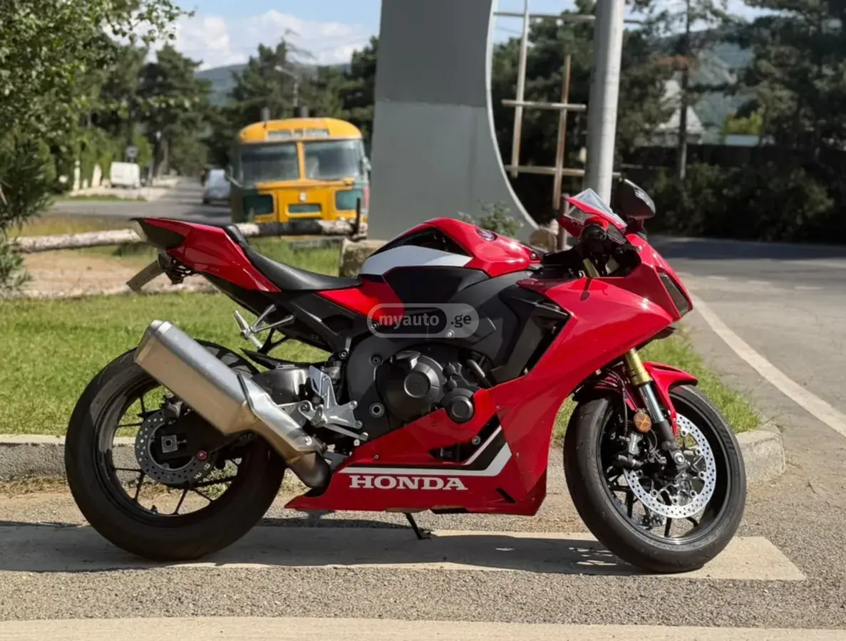 Honda CBR 1000 RR/RA Fireblade 2021 — photo 2