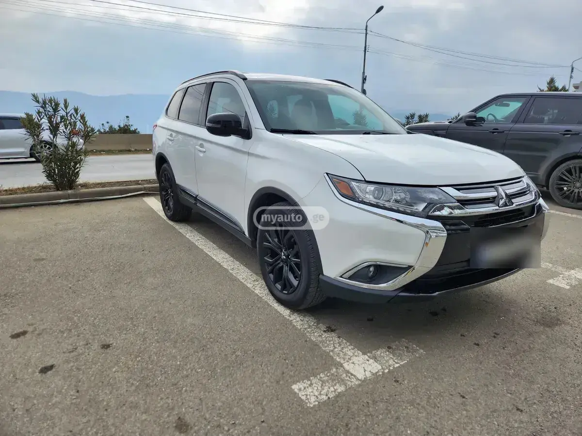Mitsubishi Outlander 2018 — photo 2