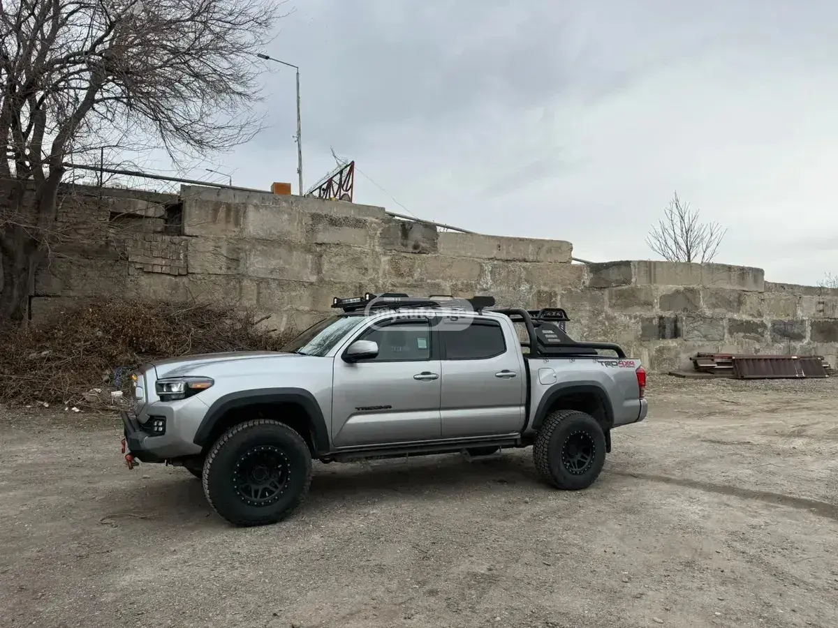 Toyota Tacoma 2017 — photo 2