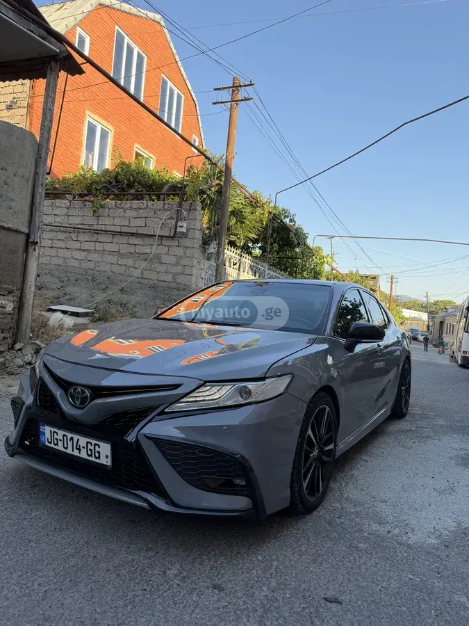 Toyota Camry 2018 — photo 2