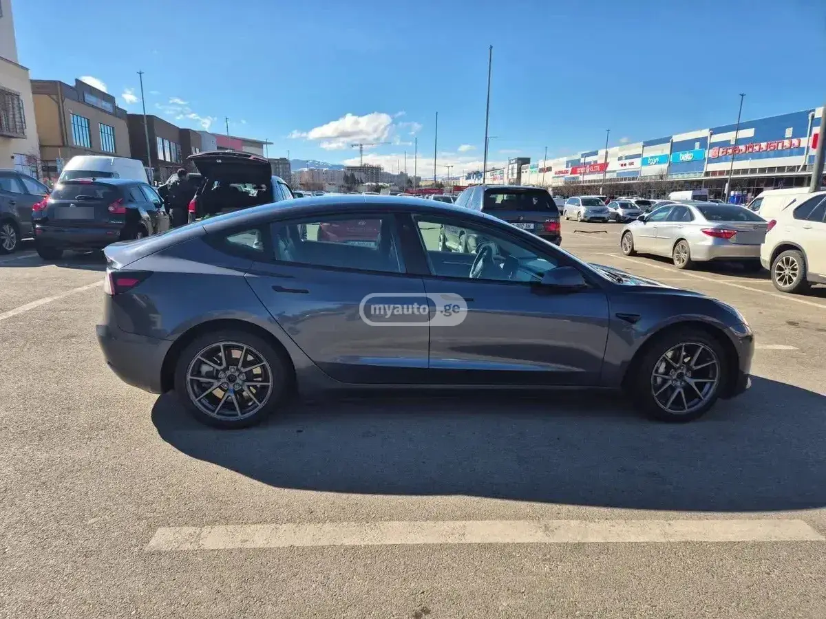 Tesla Model 3 2022 — photo 2