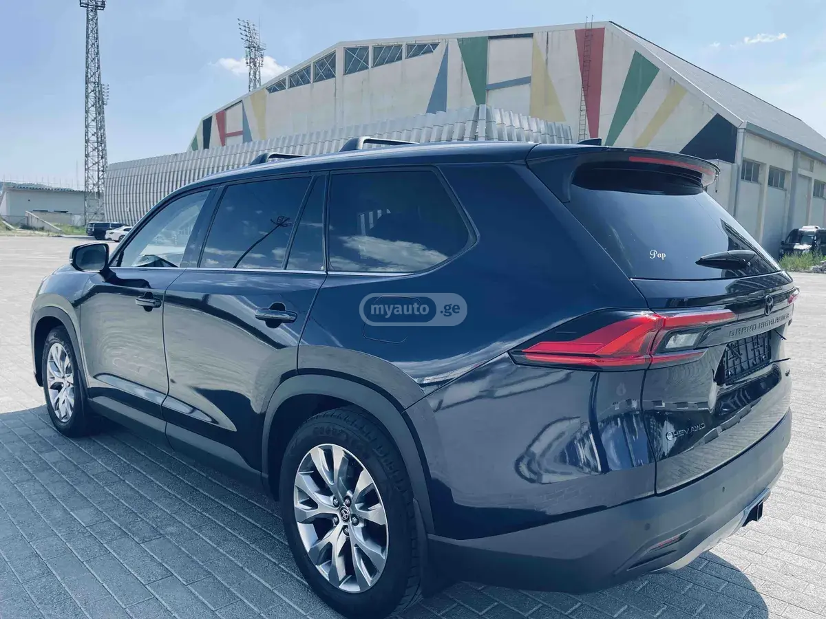Toyota Grand Highlander 2023 — photo 2