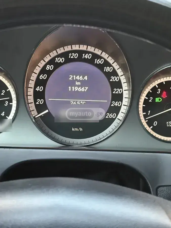 Mercedes-Benz E 55 2010 — photo 2