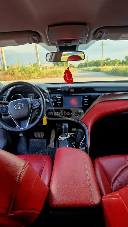 Toyota Camry 2019 — photo 2