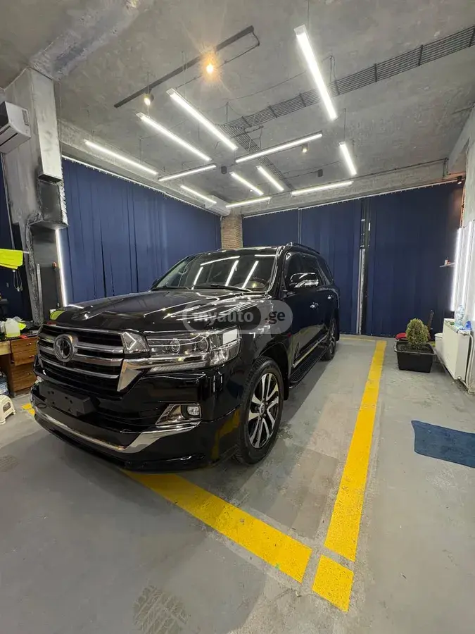 Toyota Land Cruiser 2019 — photo 2