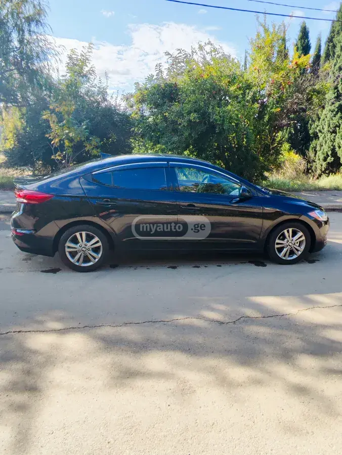 Hyundai Elantra 2018 — photo 2