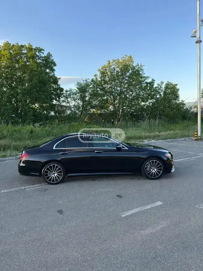 Mercedes-Benz E 300 2017 — photo 2