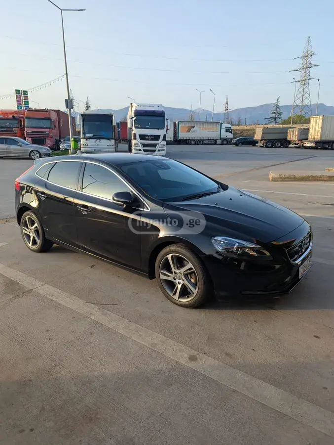 Volvo V40 2015 — photo 2