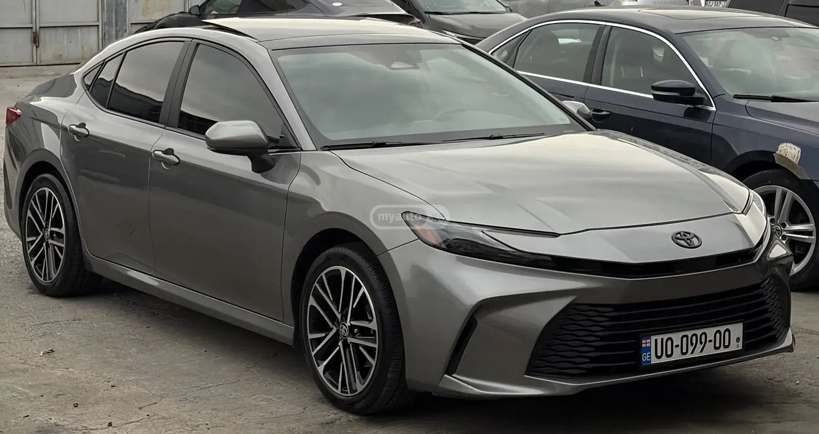 Toyota Camry 2025 — photo 2
