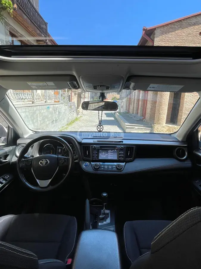 Toyota RAV4 2016 — photo 2