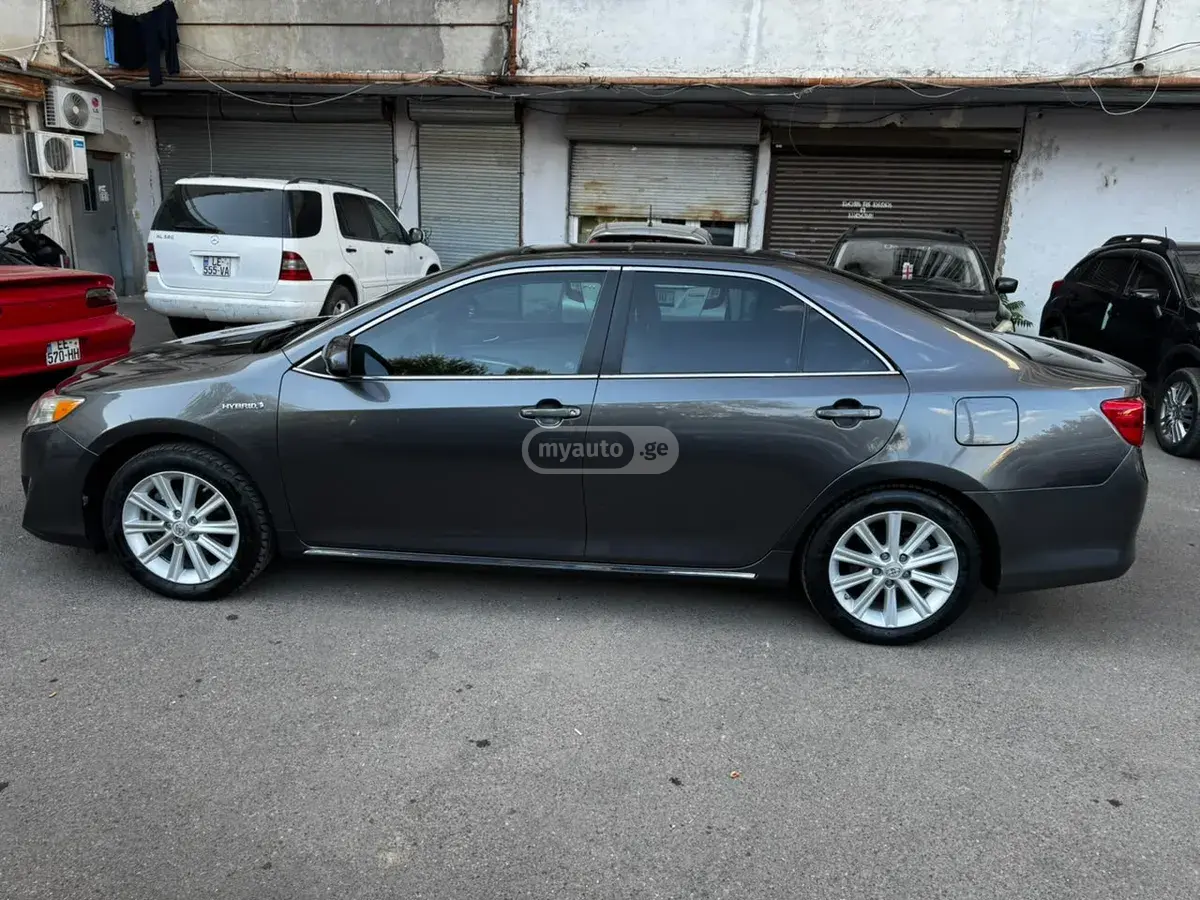 Toyota Camry 2013 — photo 2