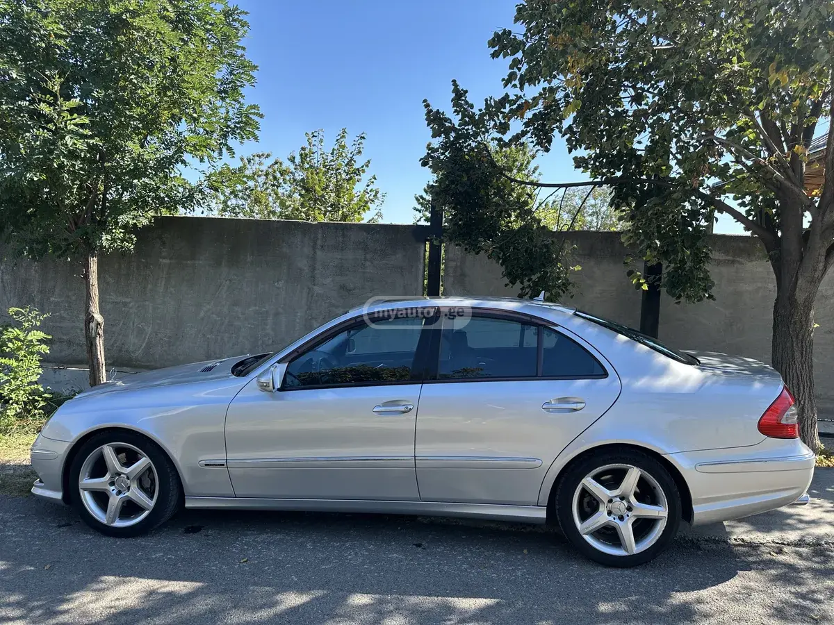 Mercedes-Benz E 350 2006 — photo 2