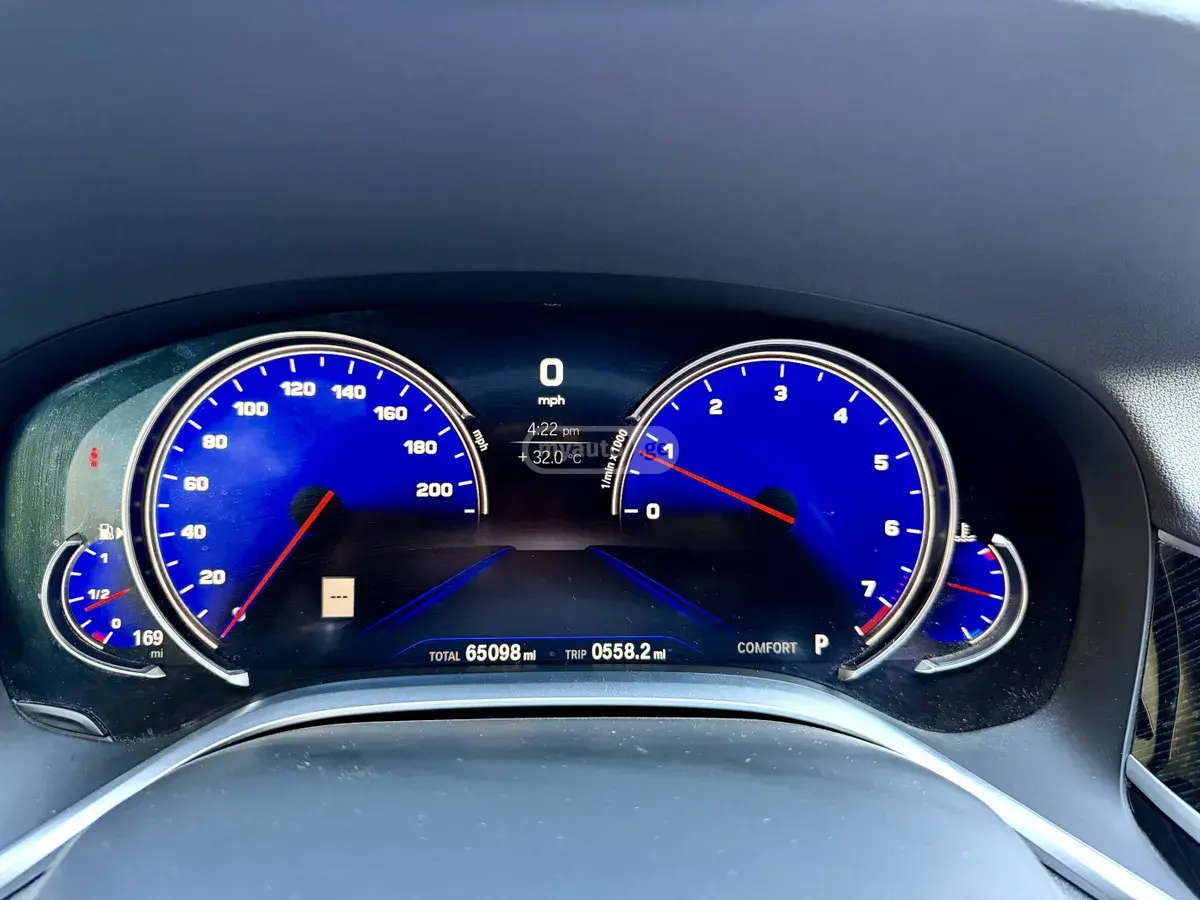 BMW 740 2019 — photo 2