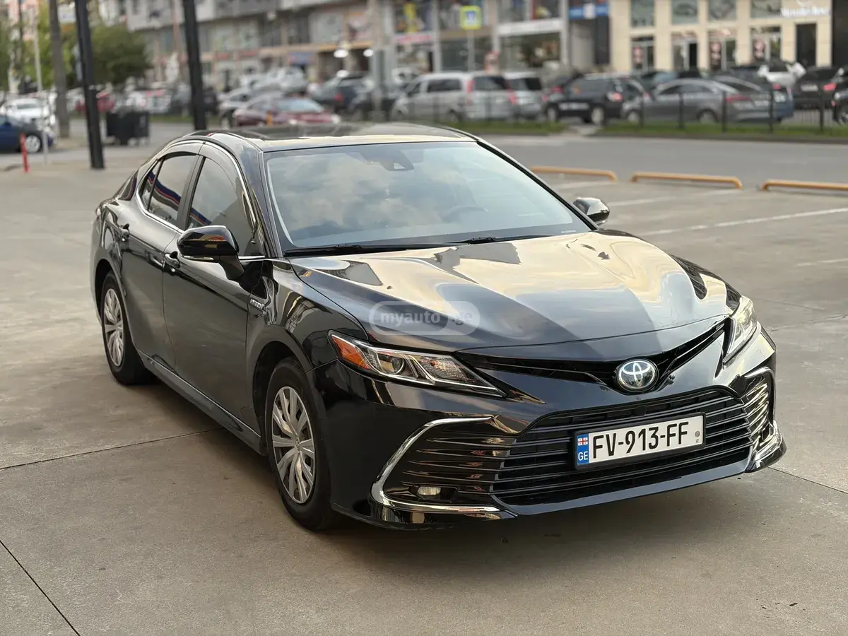 Toyota Camry 2019 — photo 2