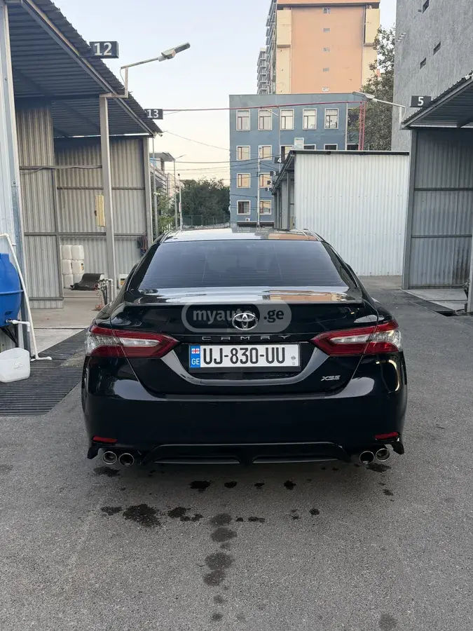 Toyota Camry 2019 — photo 2