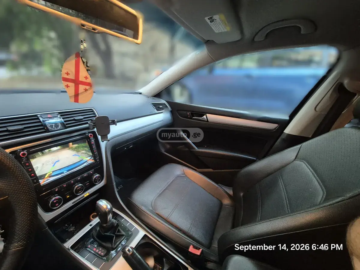 Volkswagen Passat 2012 — photo 2