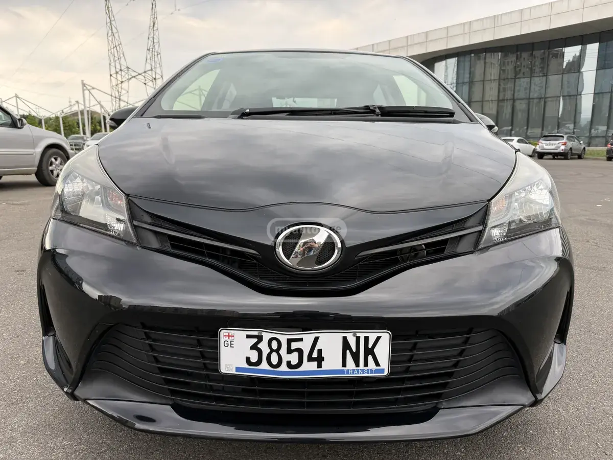 Toyota Vitz 2015 — photo 2