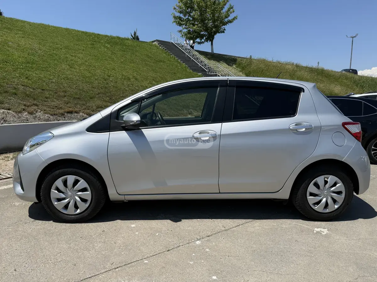 Toyota Vitz 2018 — photo 2