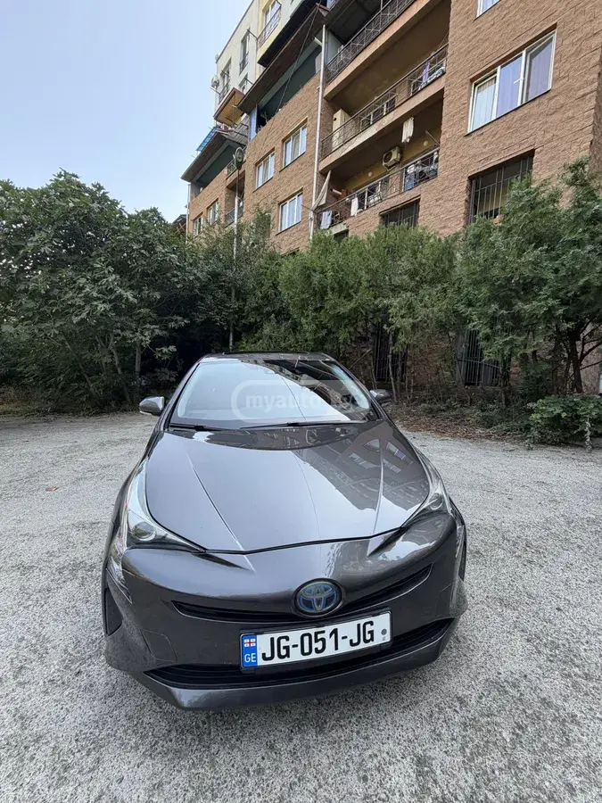 Toyota Prius 2016 — photo 2