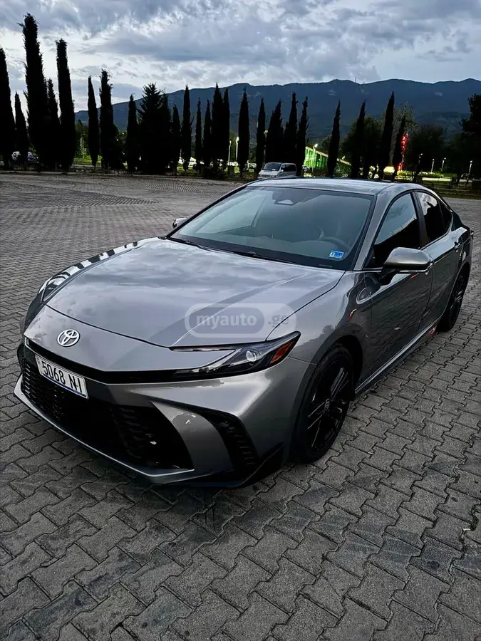 Toyota Camry 2026 — photo 2
