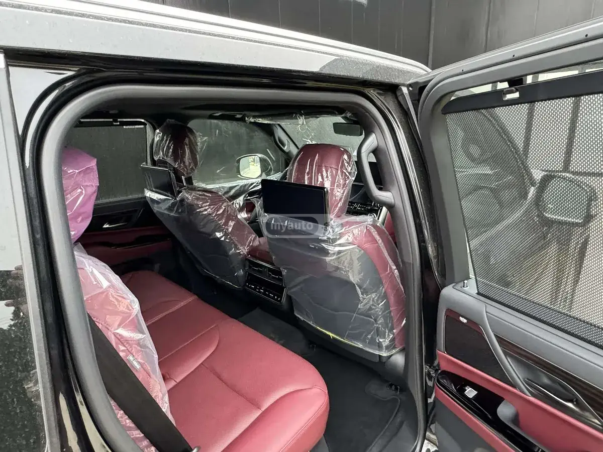 Lexus LX 500 2026 — photo 2