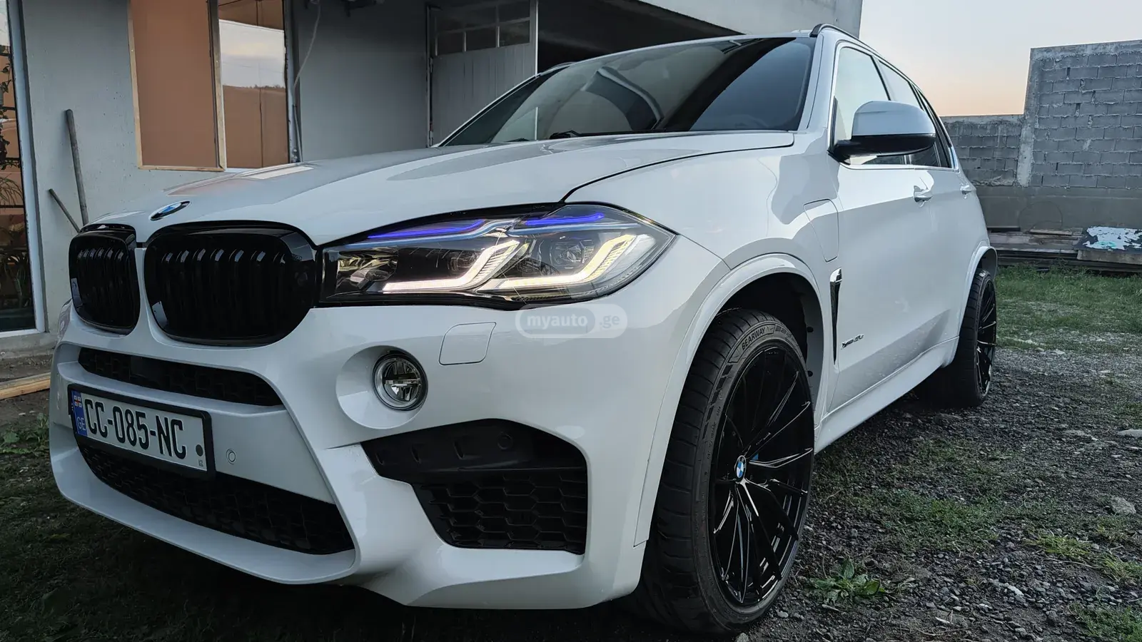 BMW X5 2016 — photo 2