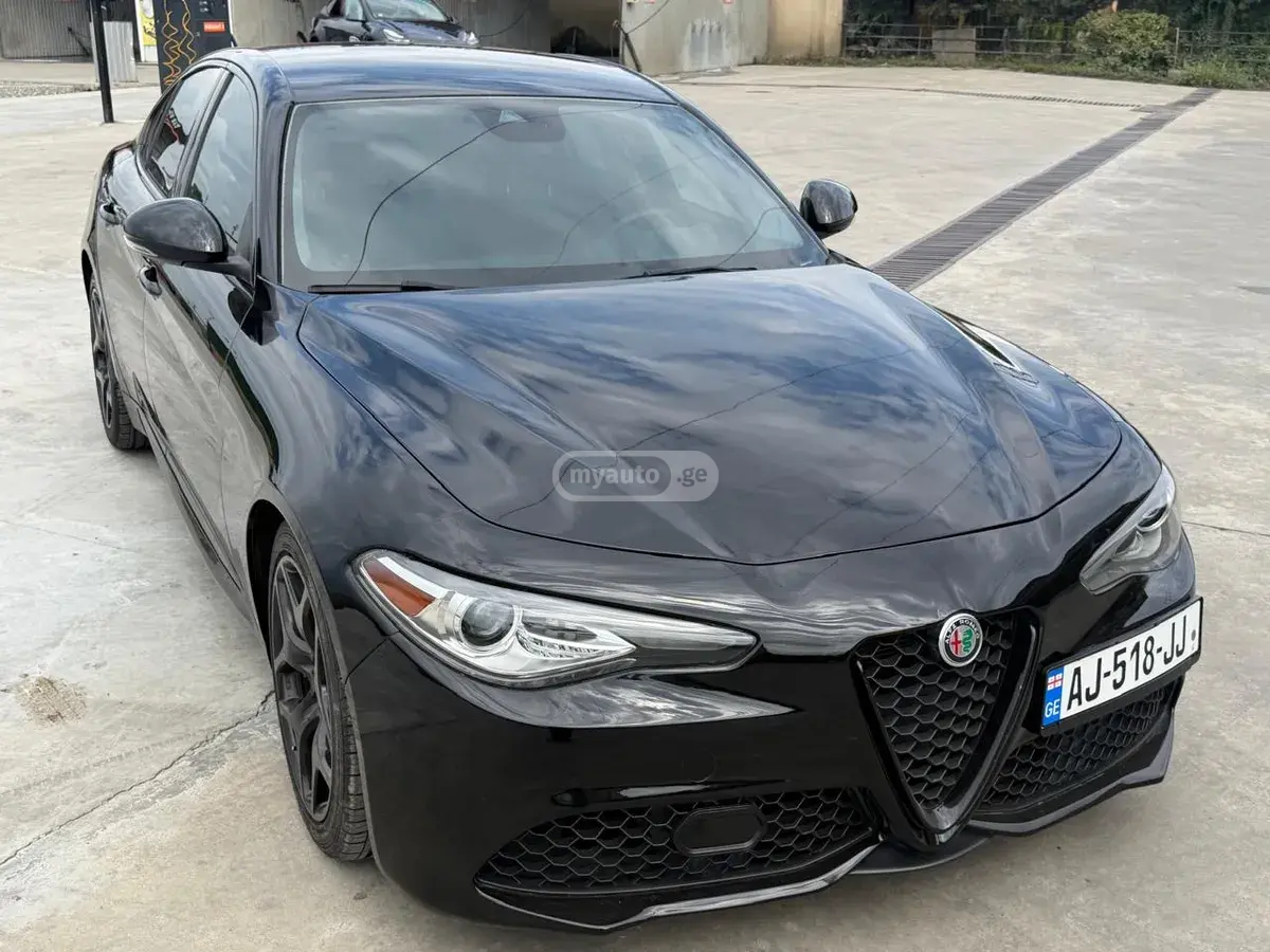 Alfa Romeo Giulia 2020 — photo 2